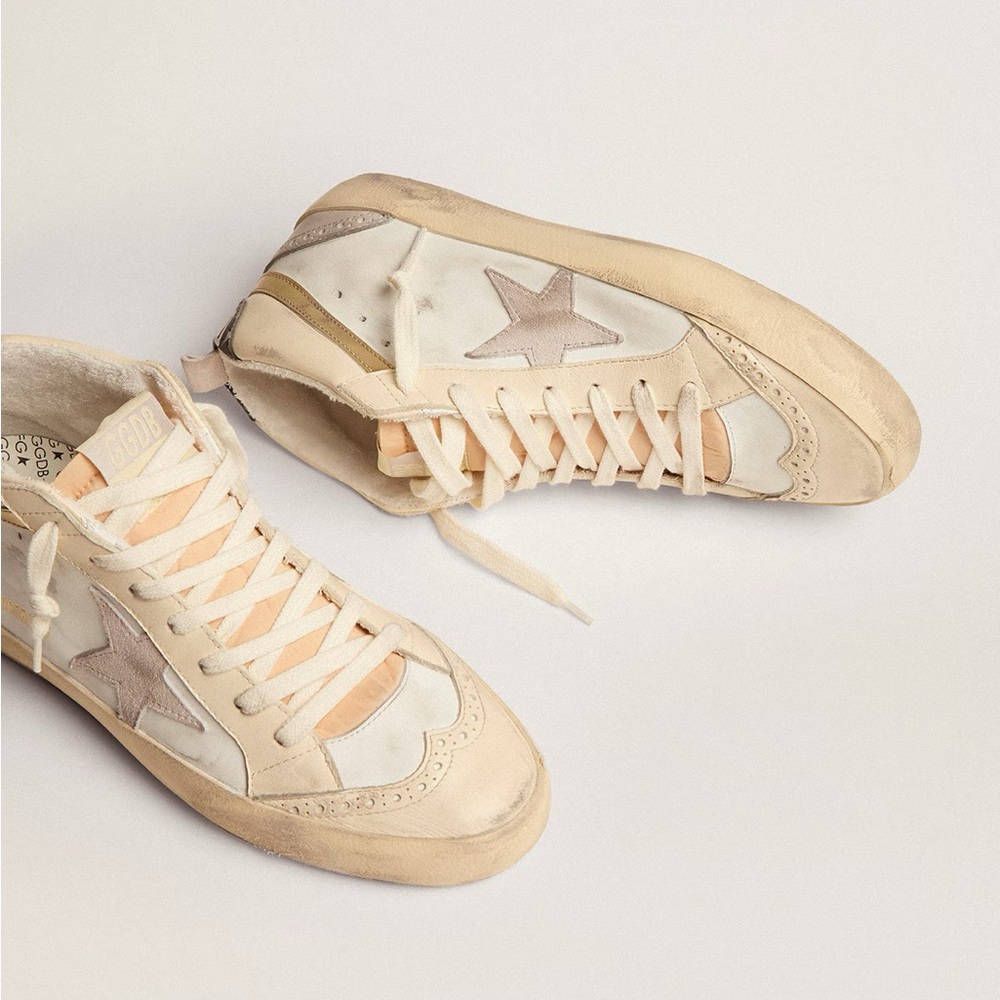 Golden Goose Women's Mid Star with star in light gray suede and gold flash 39